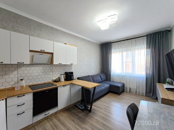 Нягань, 2-комнатная квартира в 6 микрорайоне, 1 дом, 3 этаж, центр, район ТЦ